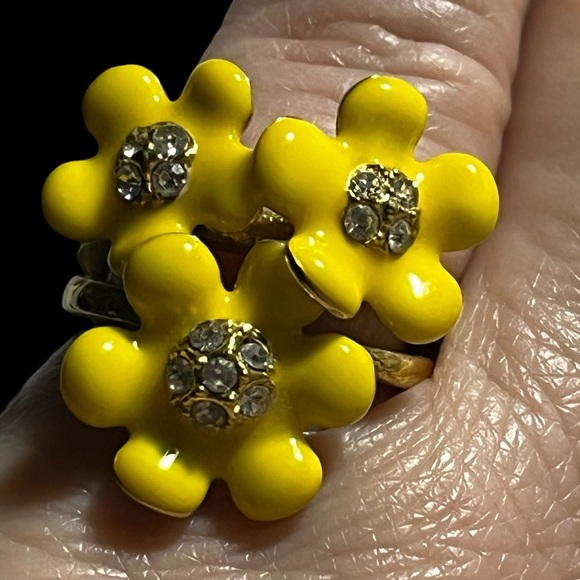 Golden Bloom Floral Ring - Picture 3 of 3